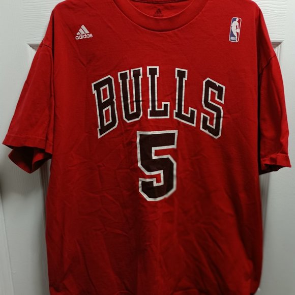 ADIDAS Other - CHICAGO BULLS #5    NBA  BOOZER TEE